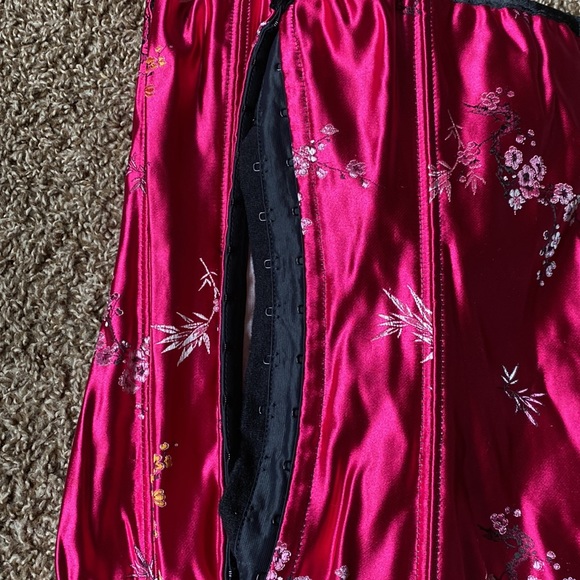 Intimate Attitudes corset with adjustable ties. - Picture 3 of 5